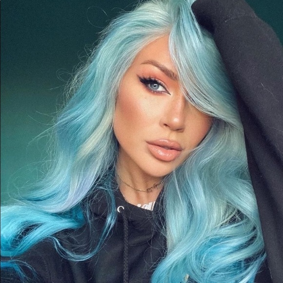- 💫24” BLUE GREEN BODY WAVY LACE FRONT WIG *NWT*